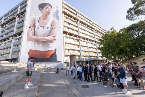 Inauguration de la fresque par le graffeur